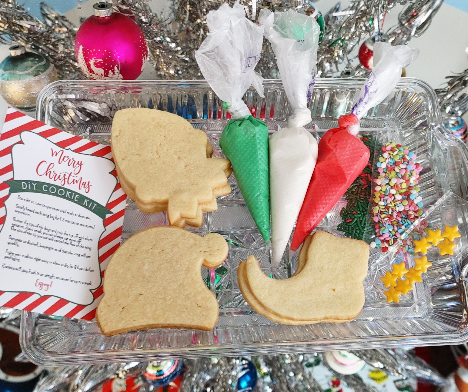 Retro Cookie Baker Co. cookie decorating kit